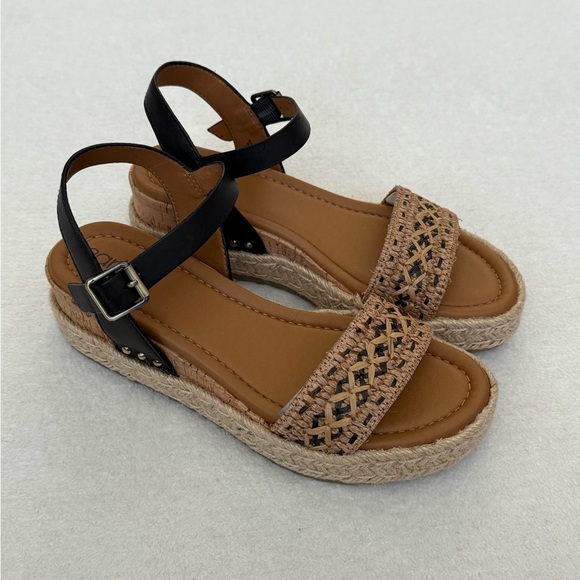 Earth Shoes - Earth Collins Platform Wedge Sandals - Black and Tan Women’s Size 9M NWT